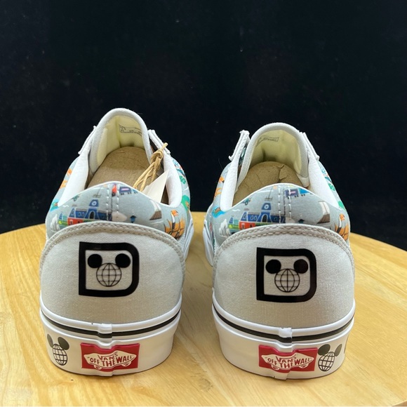 VANS x Walt Disney World 50th Anniversary Old Skool Shoes Men's - Size 10 NWT - Picture 7 of 10